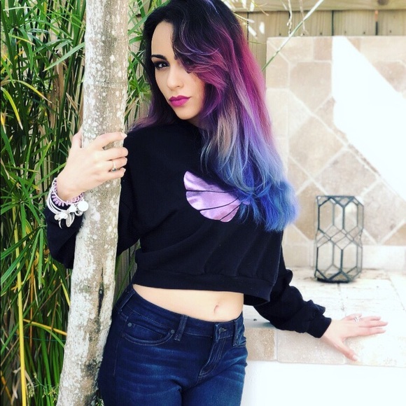 Meet your Posher, Dalia 🧜🏻♀️ - Picture 3 of 8